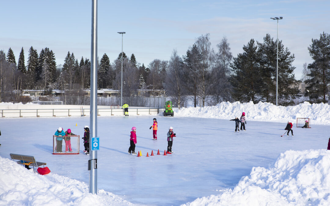 Hyrsingin ja Kirkonkylän jääkentät avattu